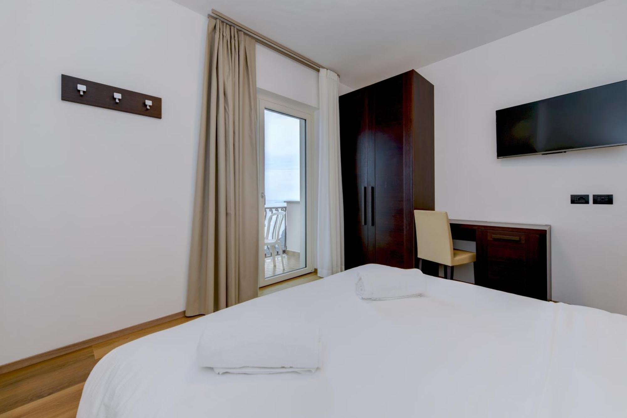 Hotel Bellavista Тиньяле Экстерьер фото