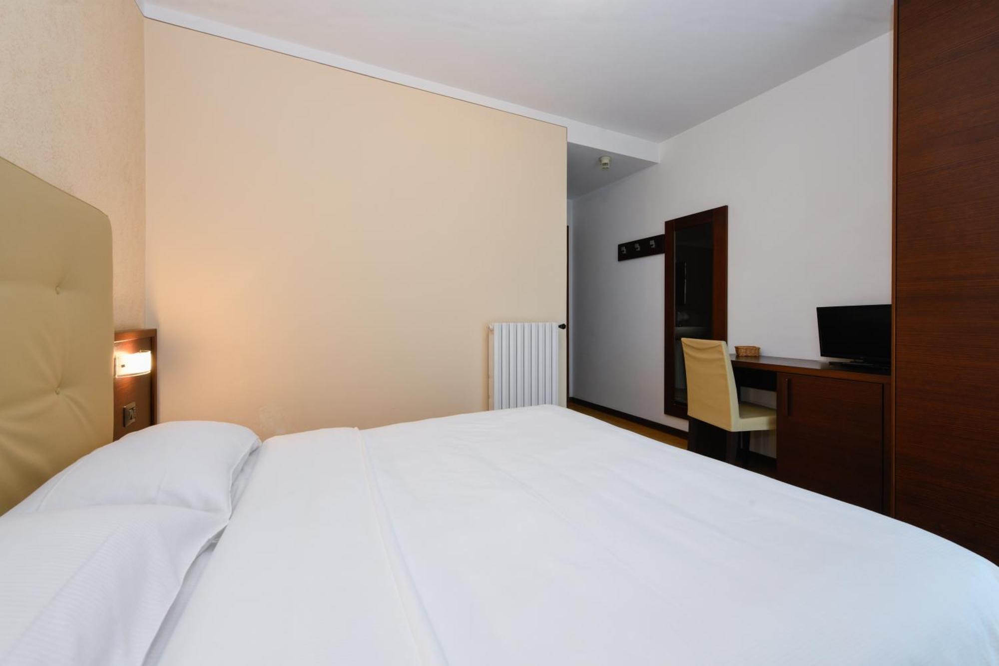 Hotel Bellavista Тиньяле Экстерьер фото