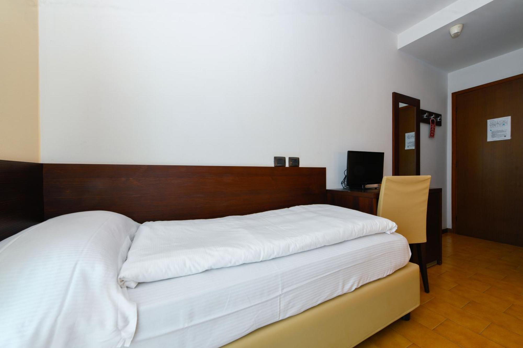 Hotel Bellavista Тиньяле Экстерьер фото