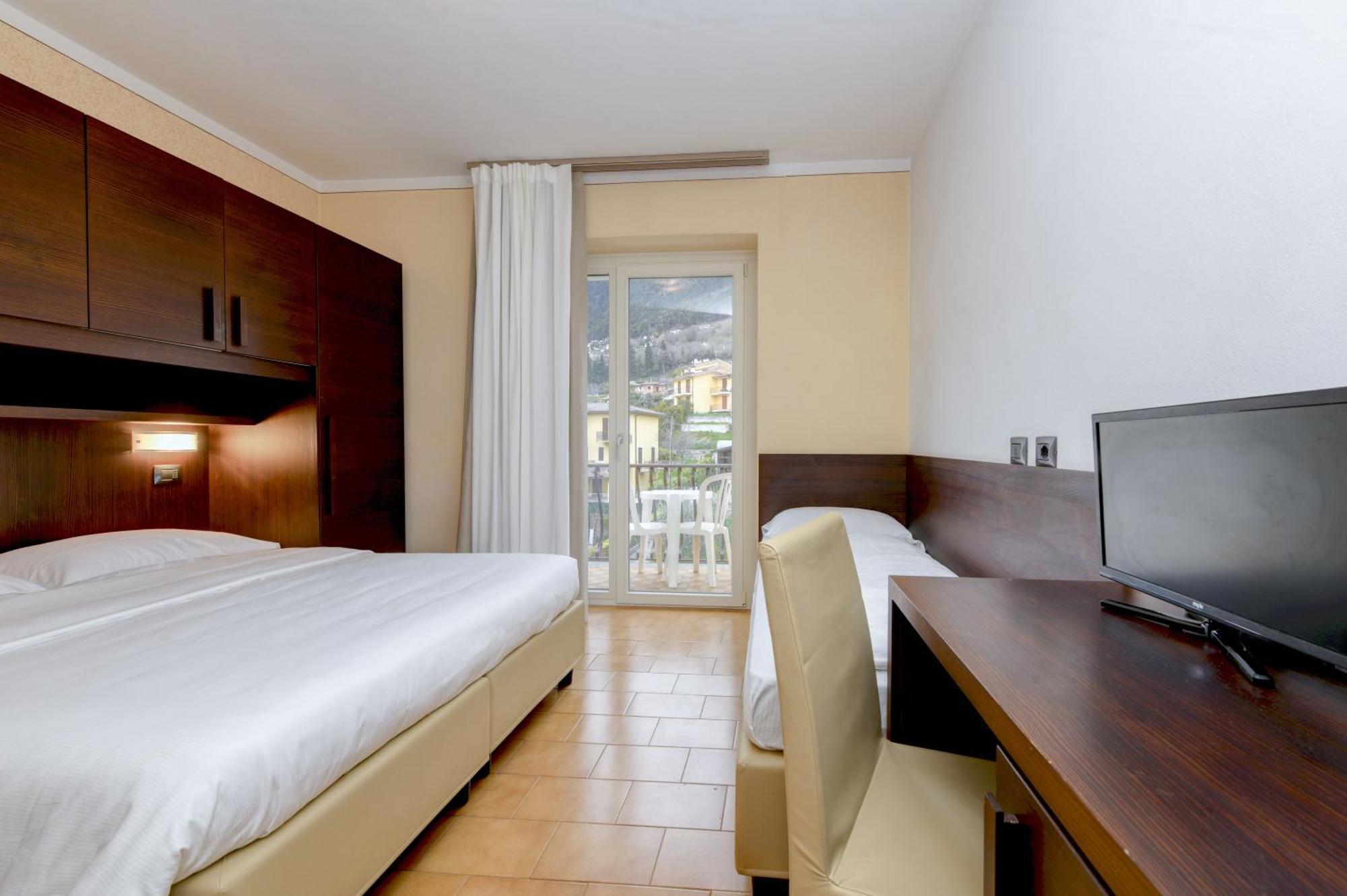 Hotel Bellavista Тиньяле Экстерьер фото