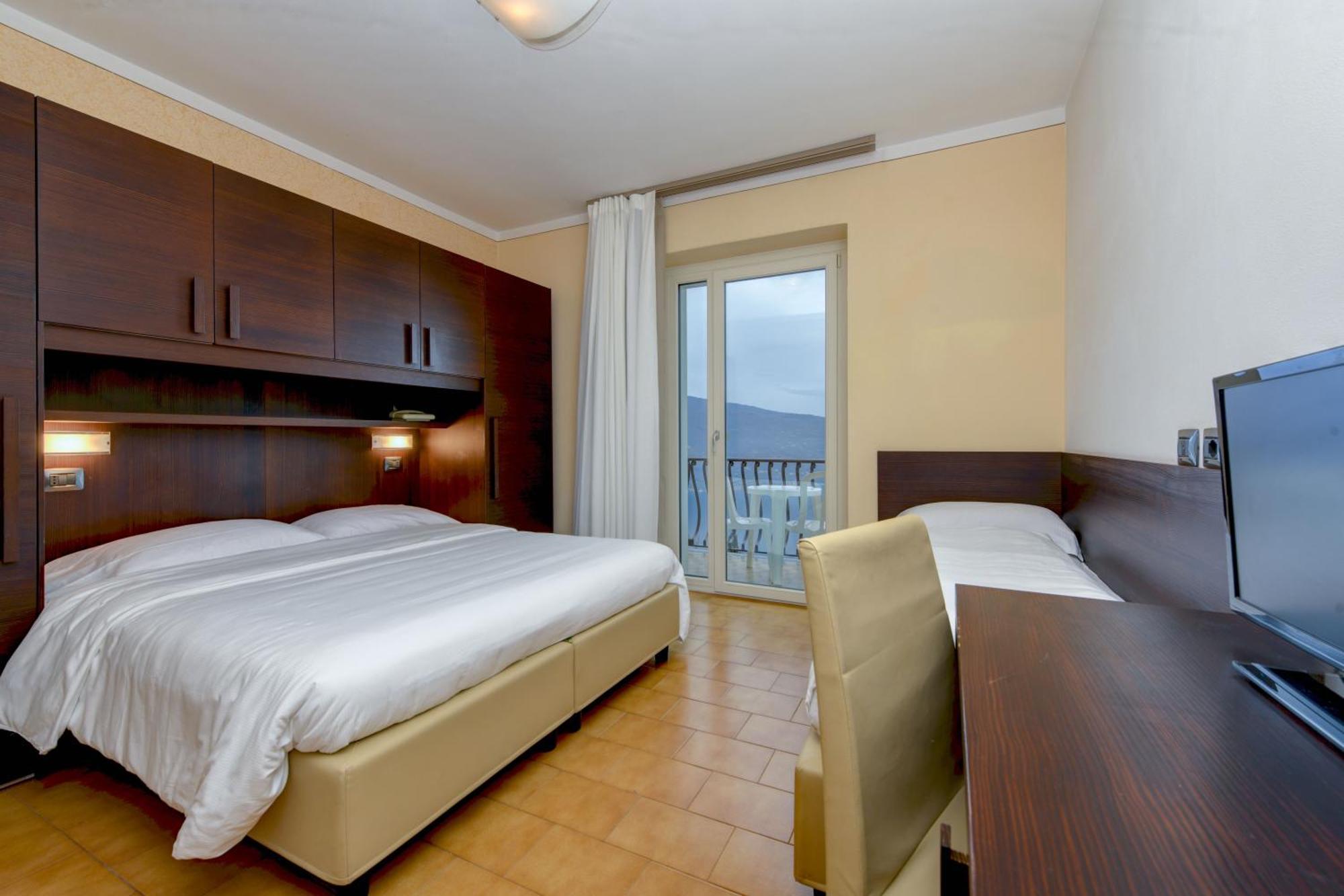 Hotel Bellavista Тиньяле Экстерьер фото