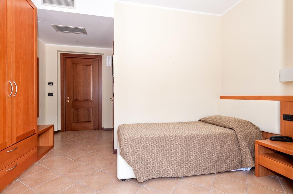 Hotel Bellavista Тиньяле Экстерьер фото