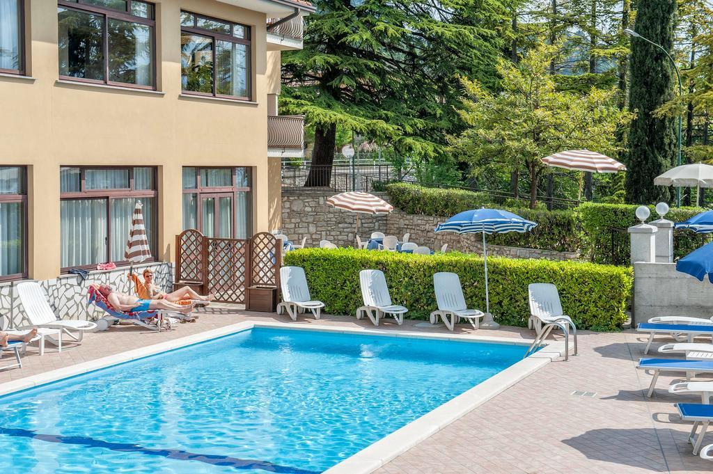Hotel Bellavista Тиньяле Экстерьер фото
